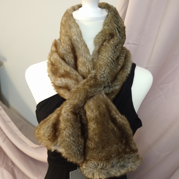 🎀SALE🎀 🆕Anthropologie🌷Faux Fur Scarf - Picture 2 of 15